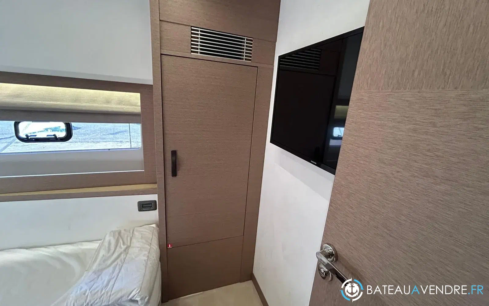 slider 17 Prestige Yachts 590 Fly