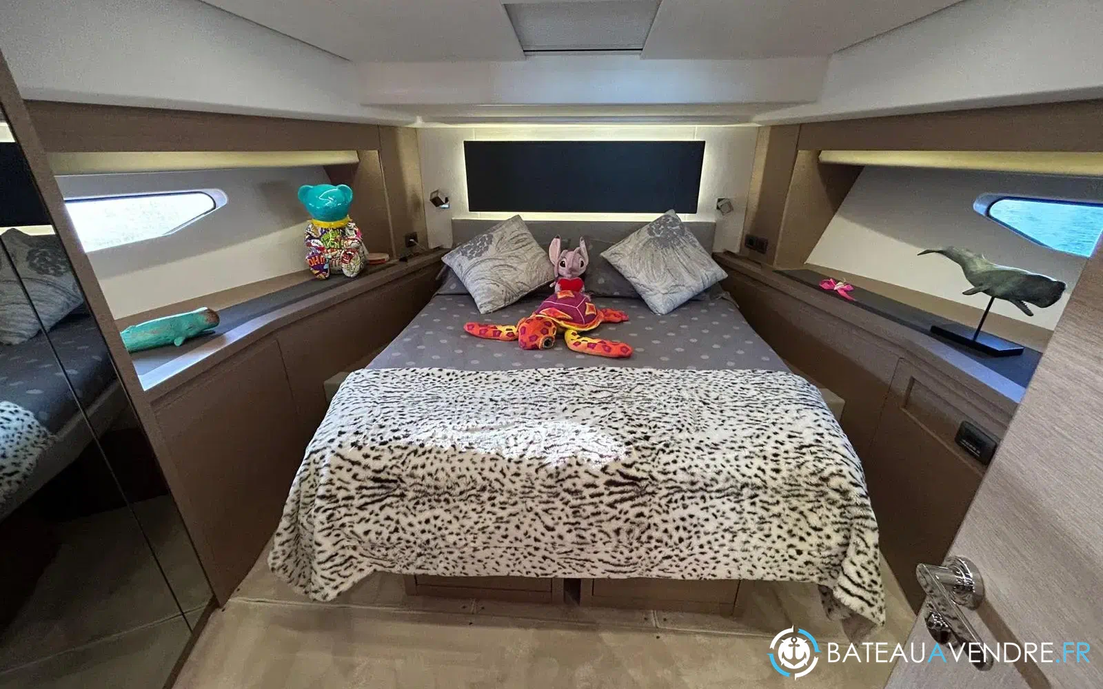 slider 18 Prestige Yachts 590 Fly