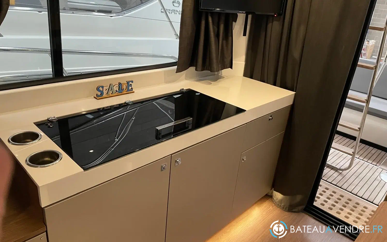slider 28 Beneteau Antares 11