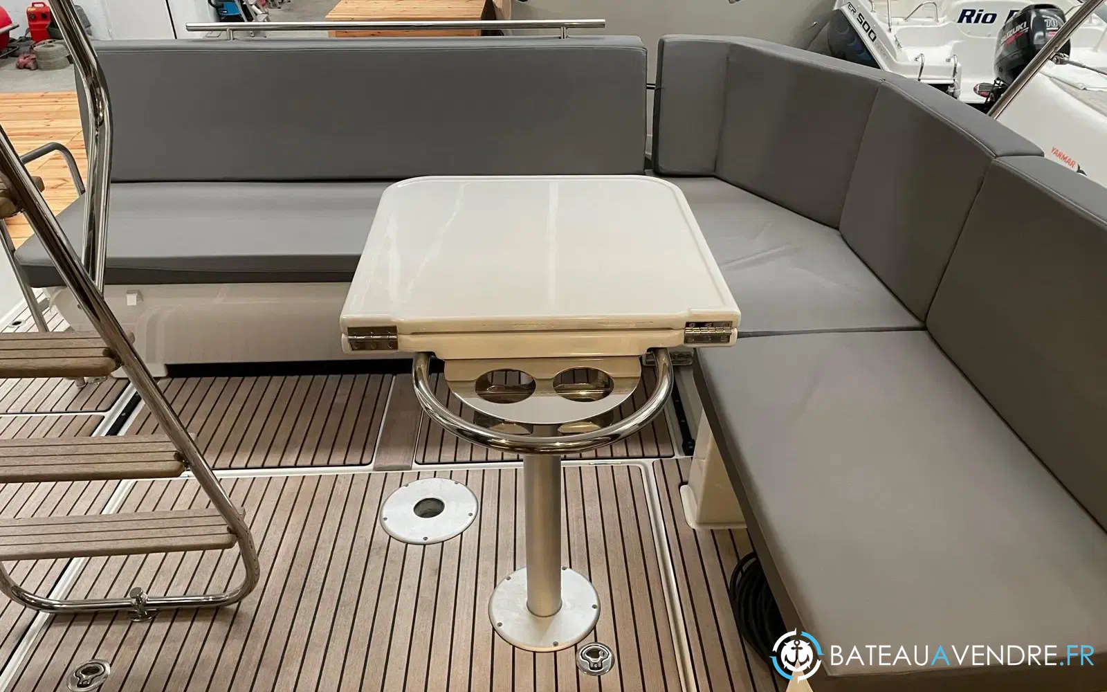 slider 35 Beneteau Antares 11