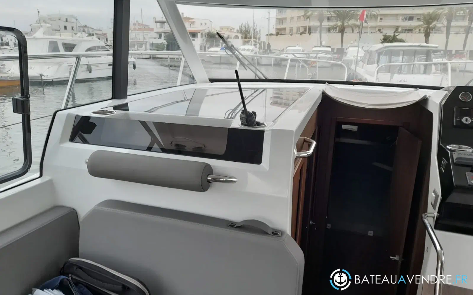 slider 14 Beneteau Antares 11