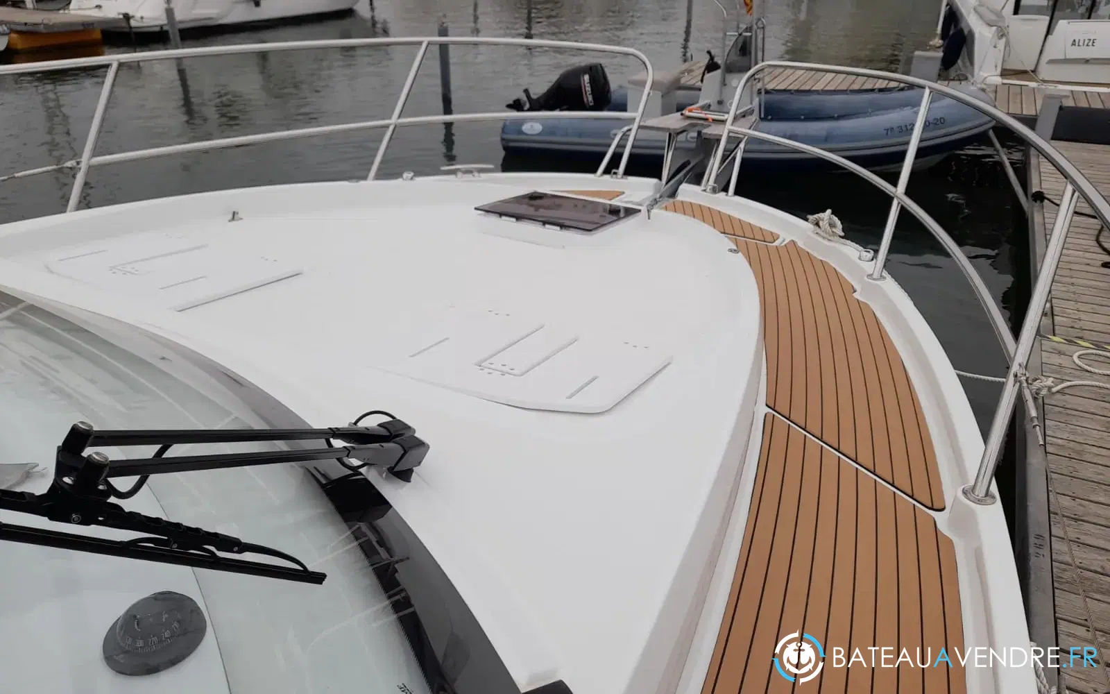 slider 24 Beneteau Antares 11