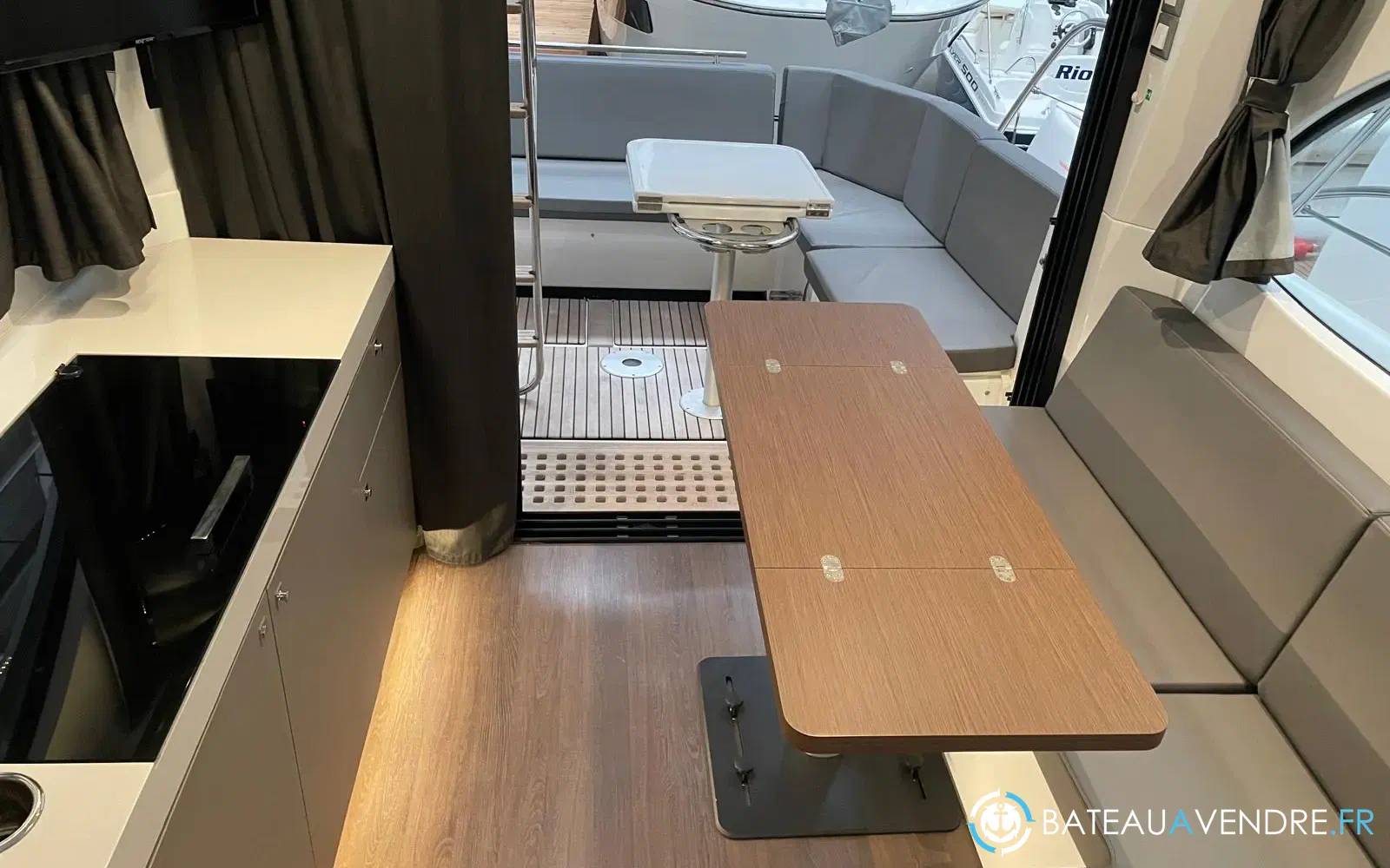 slider 33 Beneteau Antares 11
