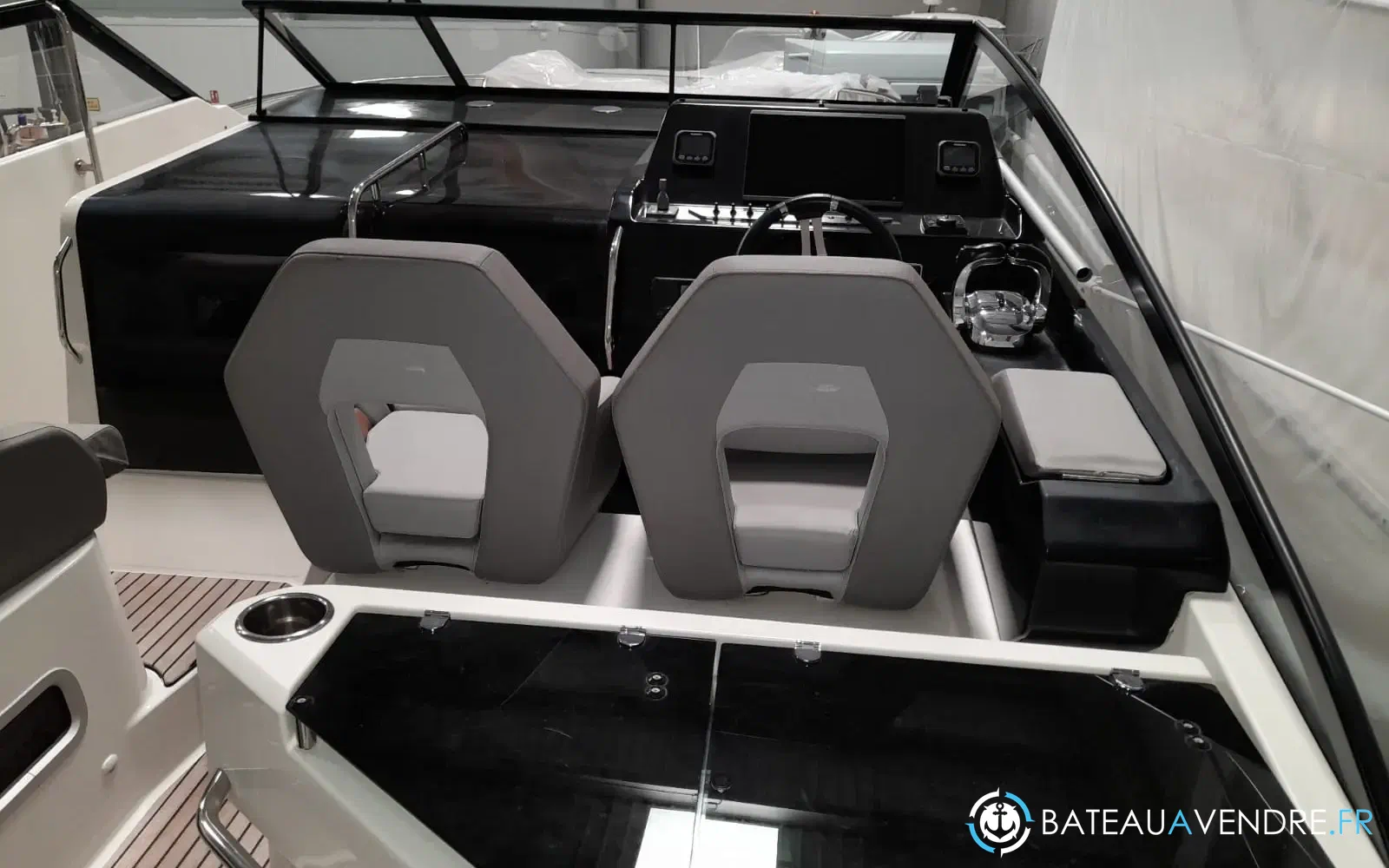 slider 8 Beneteau Flyer 10