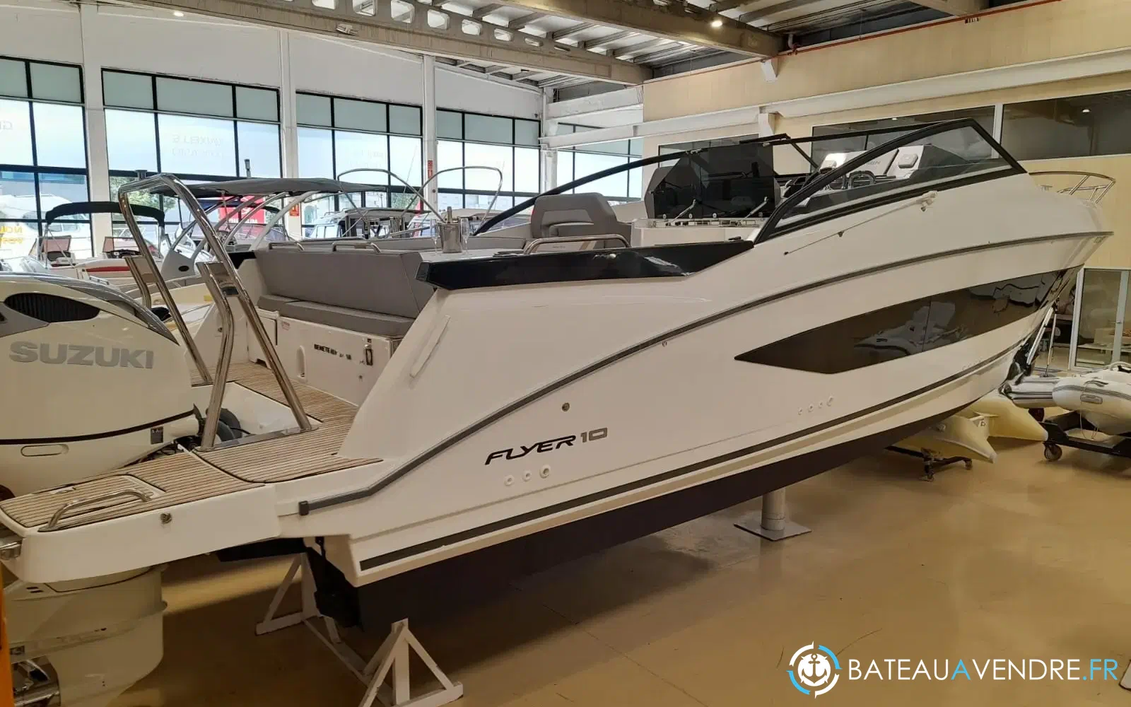 slider 2 Beneteau Flyer 10