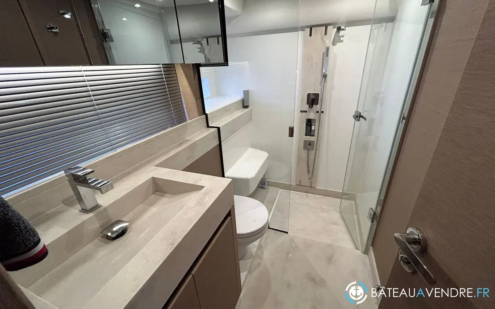 slider 25 Prestige Yachts 590 Fly