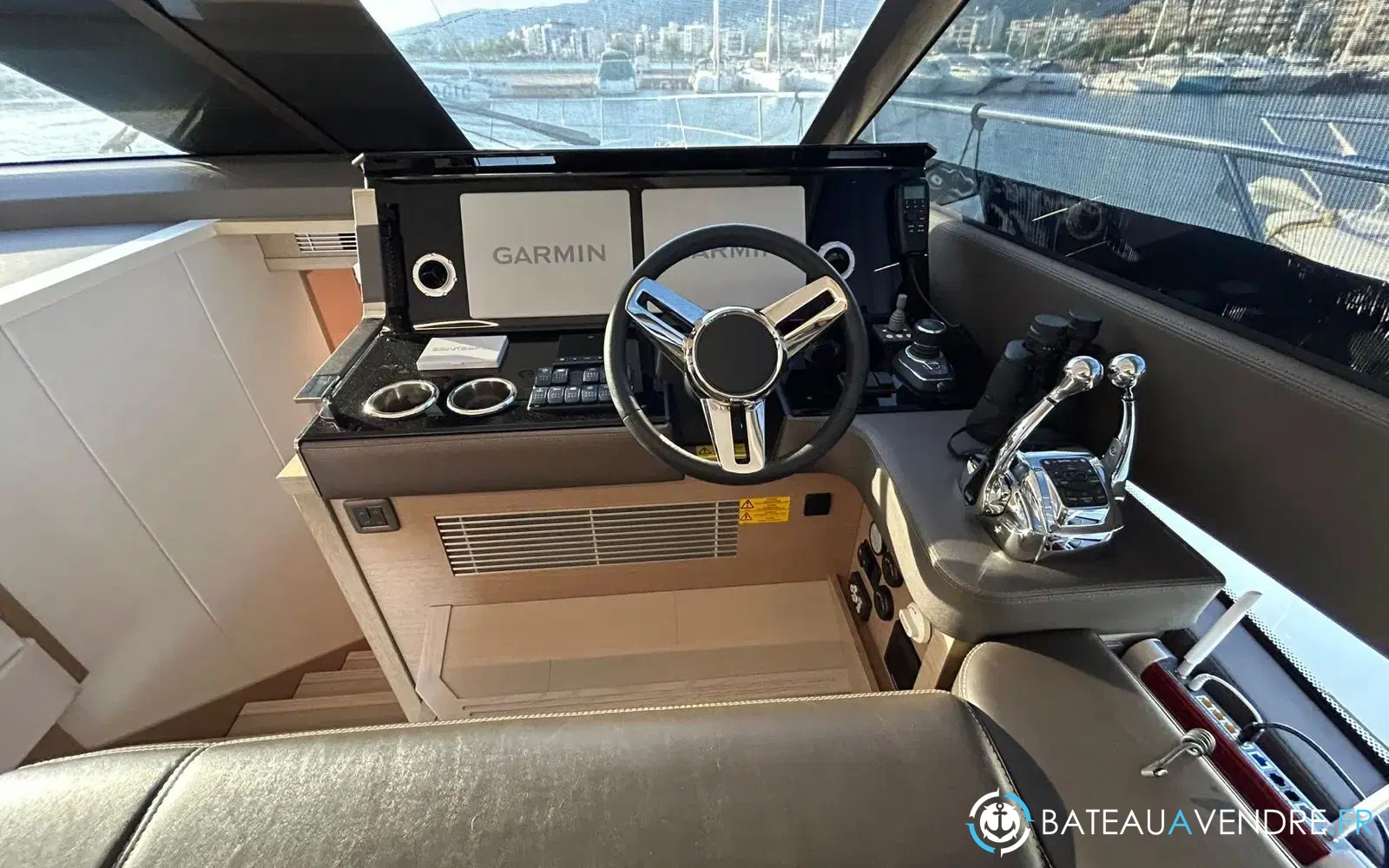 slider 16 Prestige Yachts 590 Fly