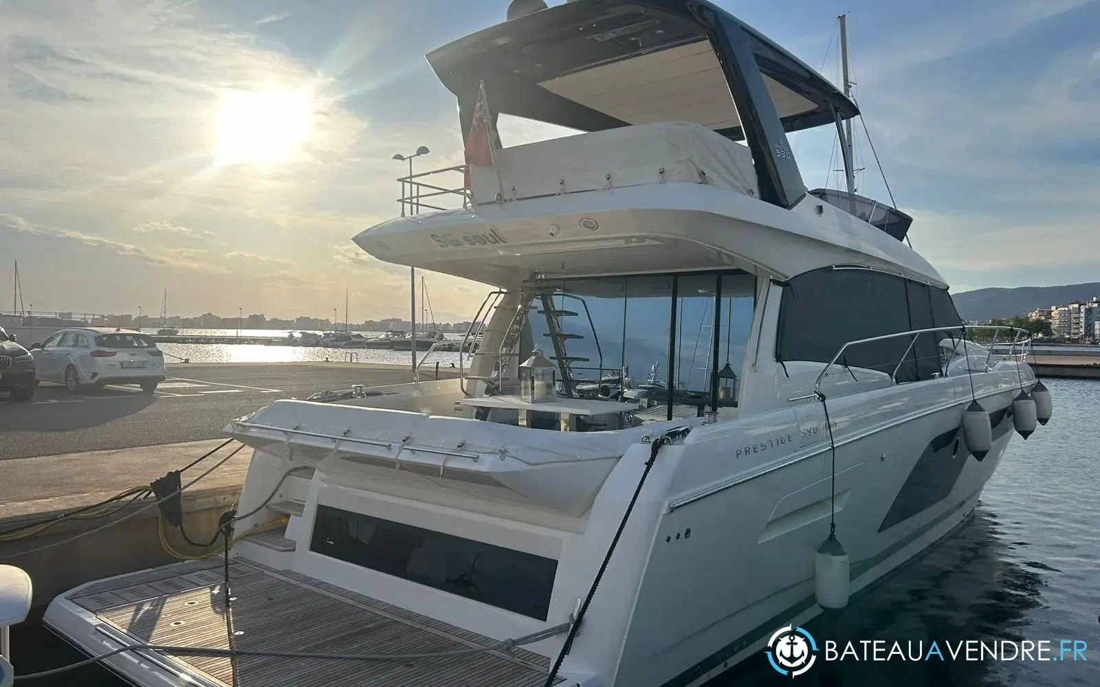 slider 1 Prestige Yachts 590 Fly