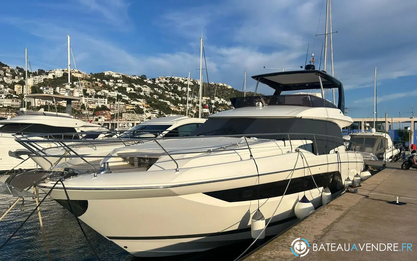 slider 2 Prestige Yachts 590 Fly