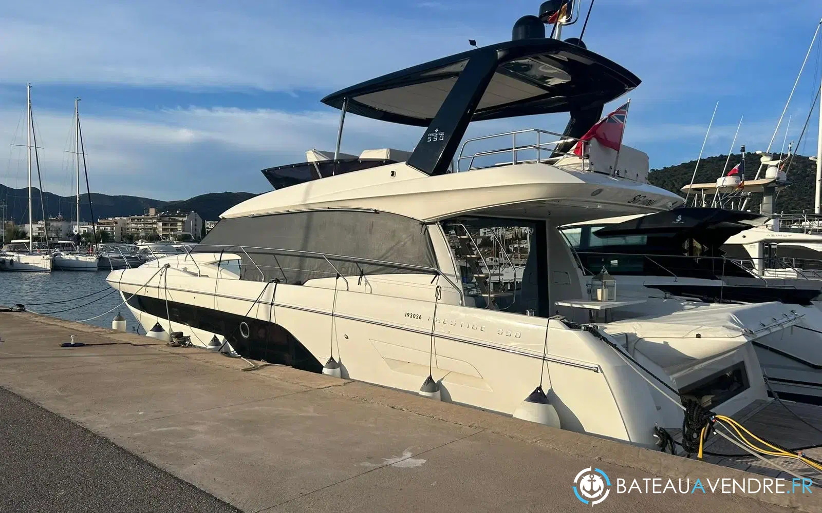 slider 4 Prestige Yachts 590 Fly