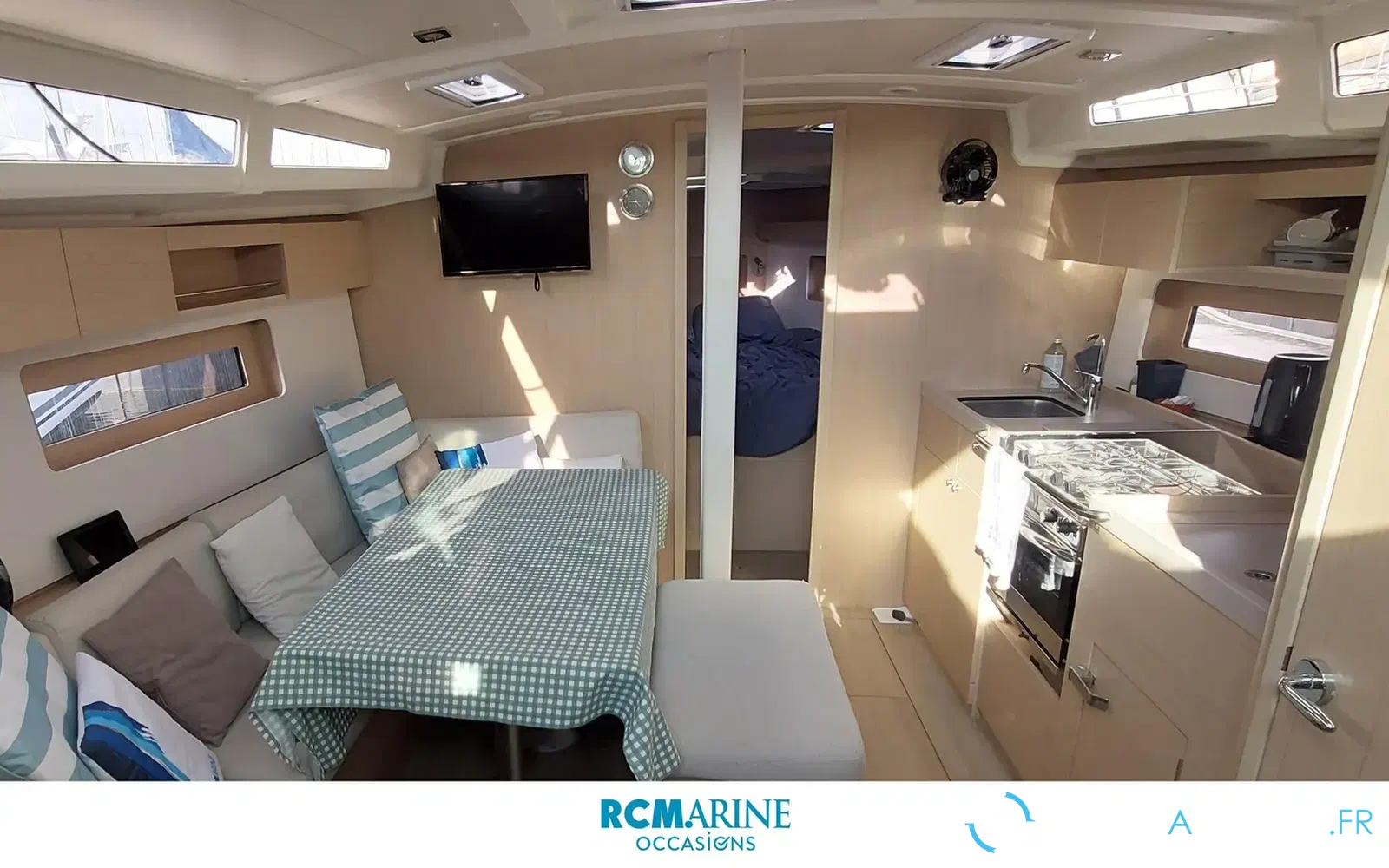 slider 5 Beneteau Oceanis 37.1