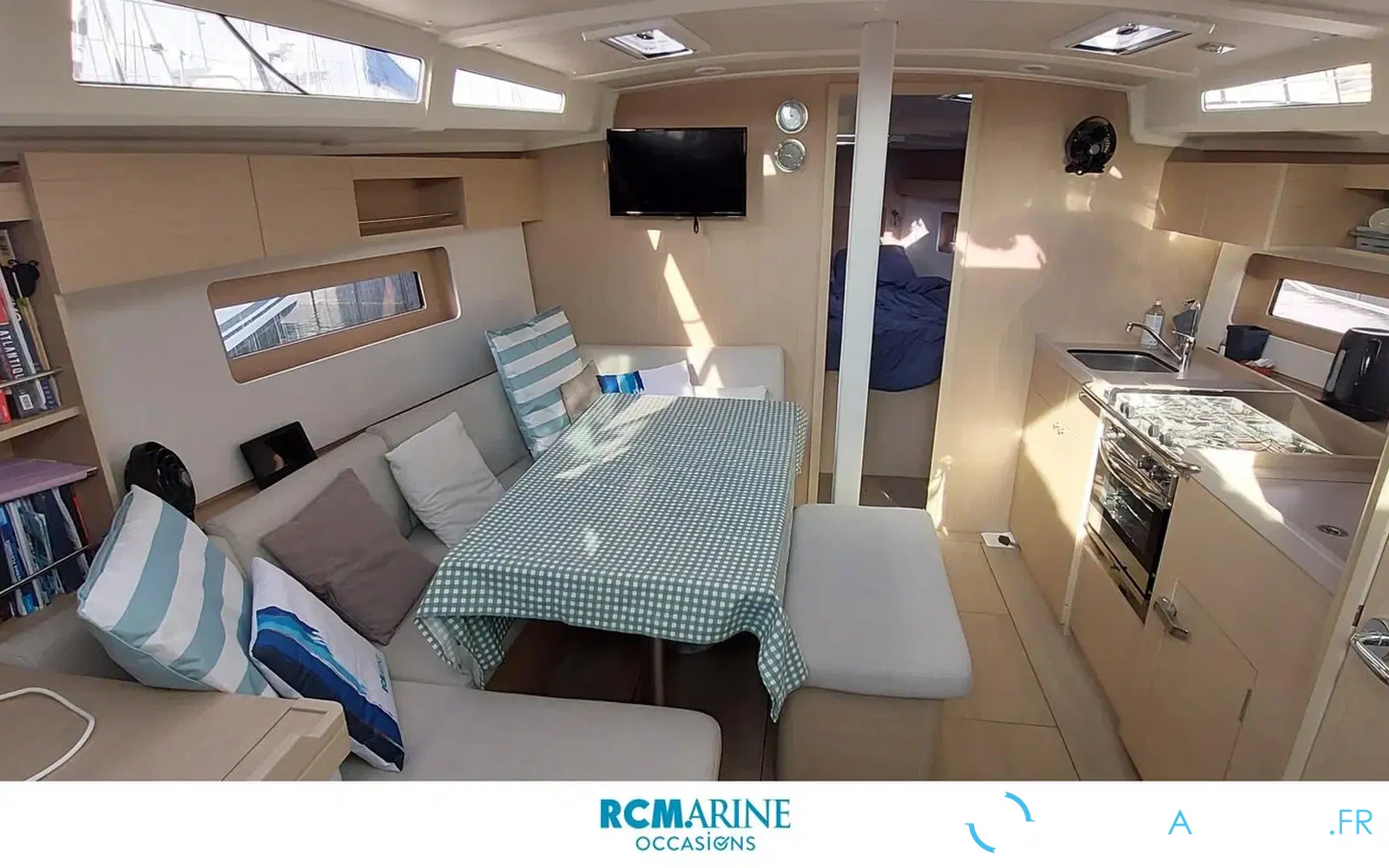 slider 6 Beneteau Oceanis 37.1