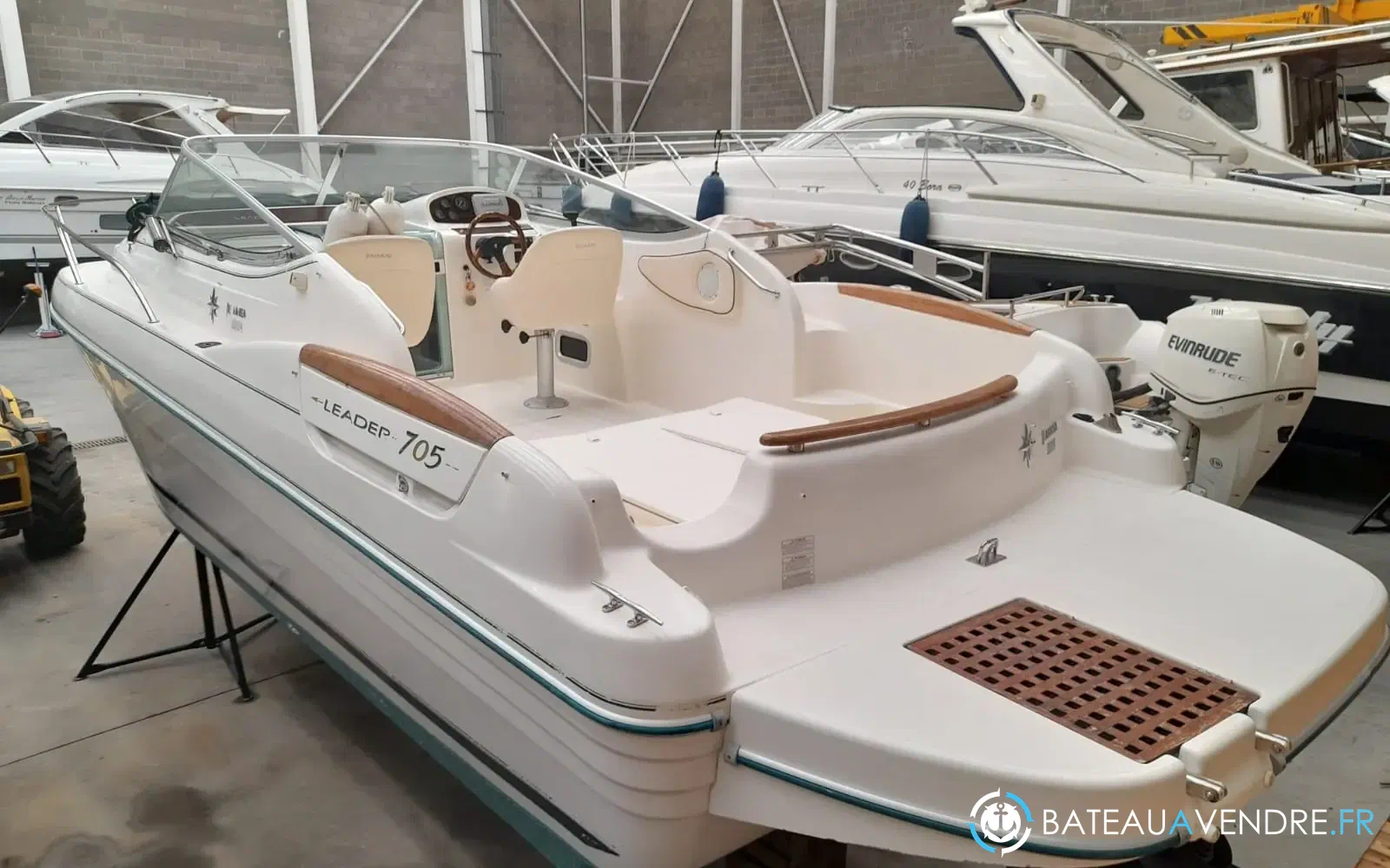 slider 1 Jeanneau Leader 705