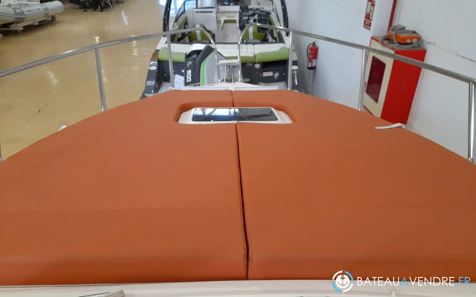 slider 1 Coverline 710 Cabin