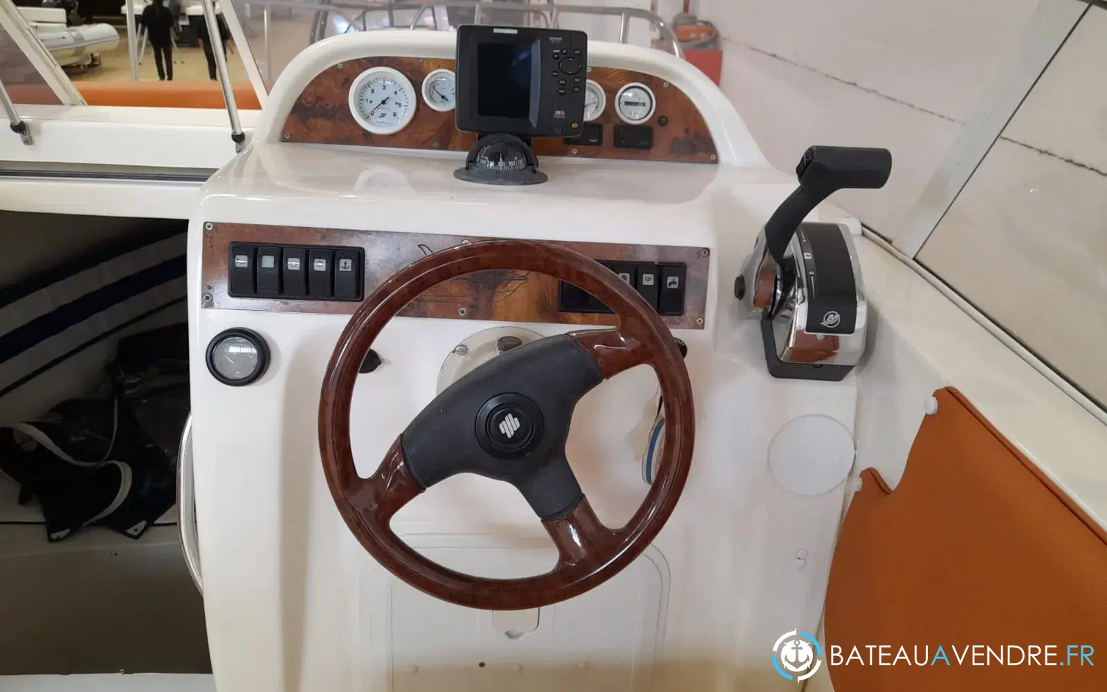 slider 4 Coverline 710 Cabin