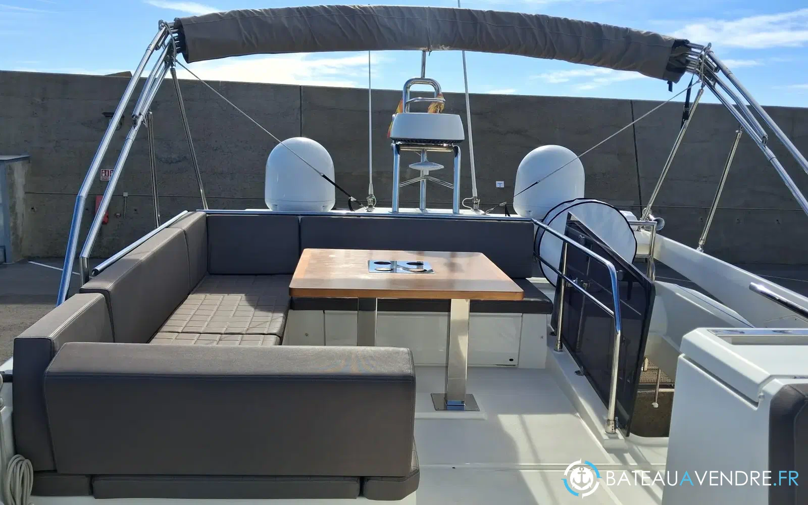 slider 17 Prestige Yachts 520 Fly