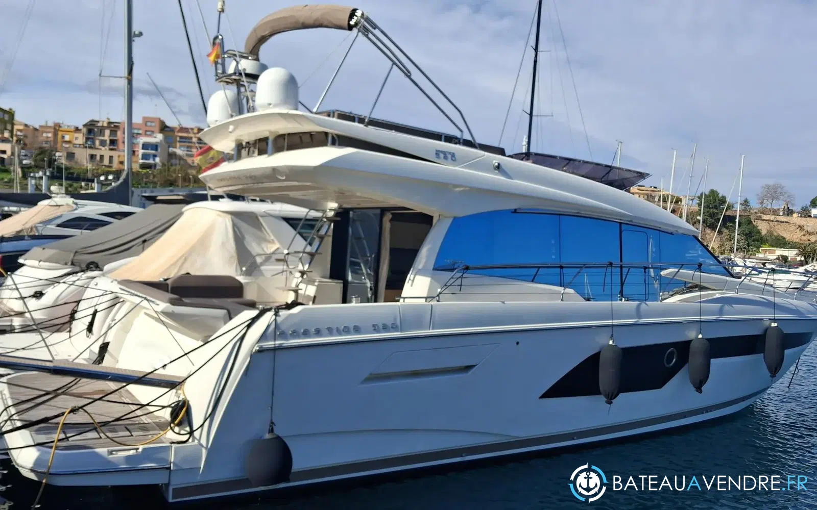 slider 2 Prestige Yachts 520 Fly