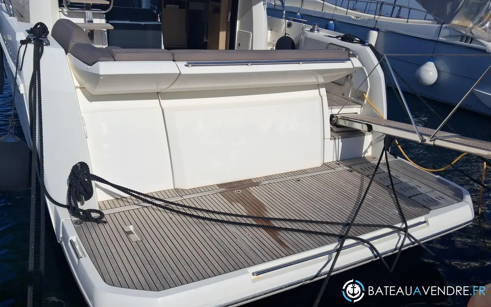 slider 5 Prestige Yachts 520 Fly