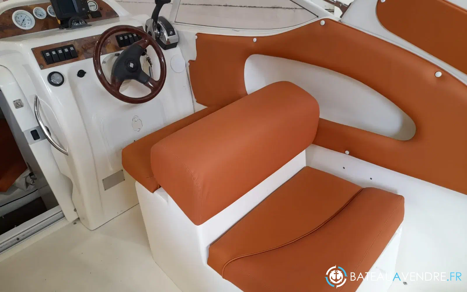 slider 3 Coverline 710 Cabin