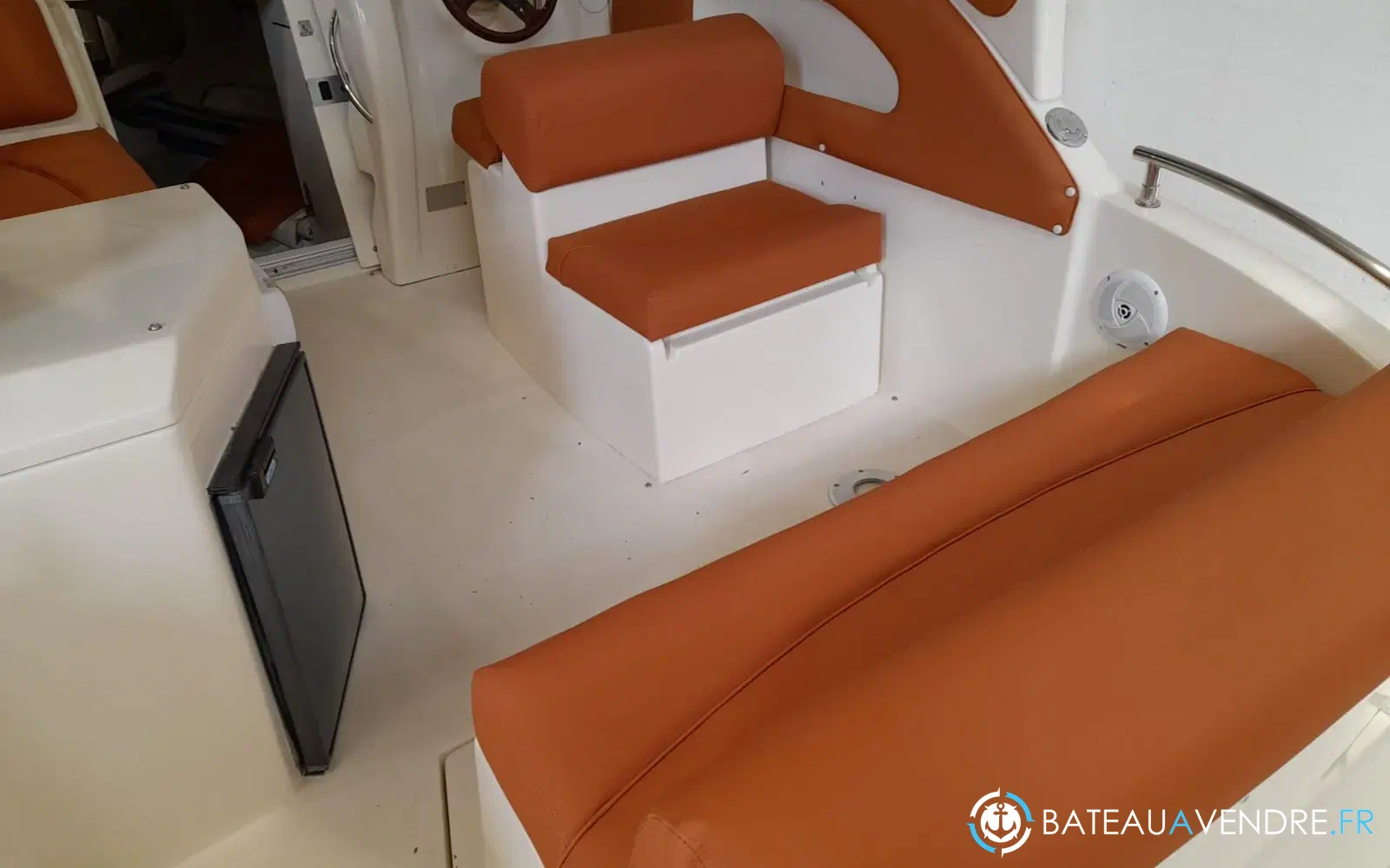 slider 6 Coverline 710 Cabin