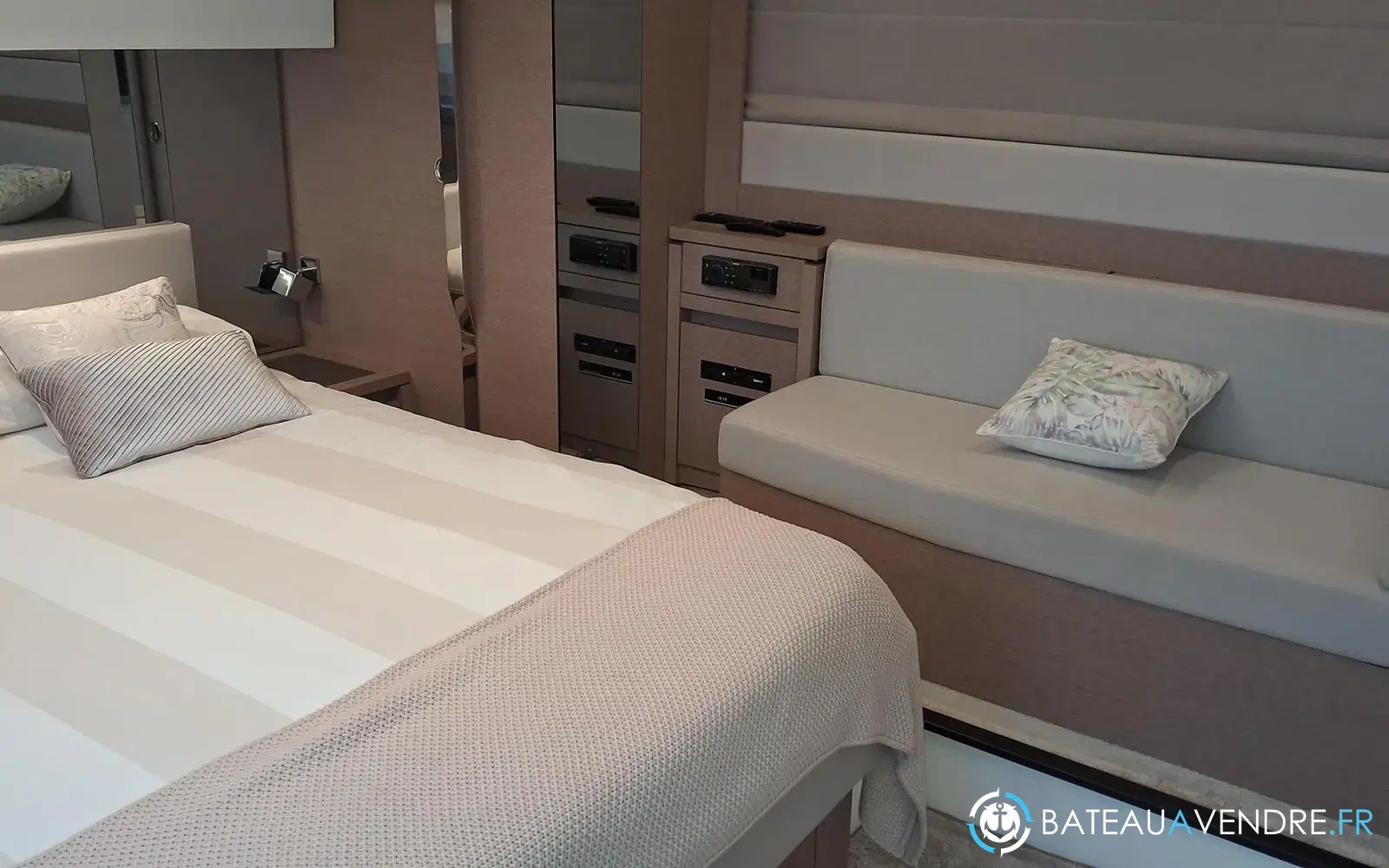 slider 68 Prestige Yachts 520 Fly