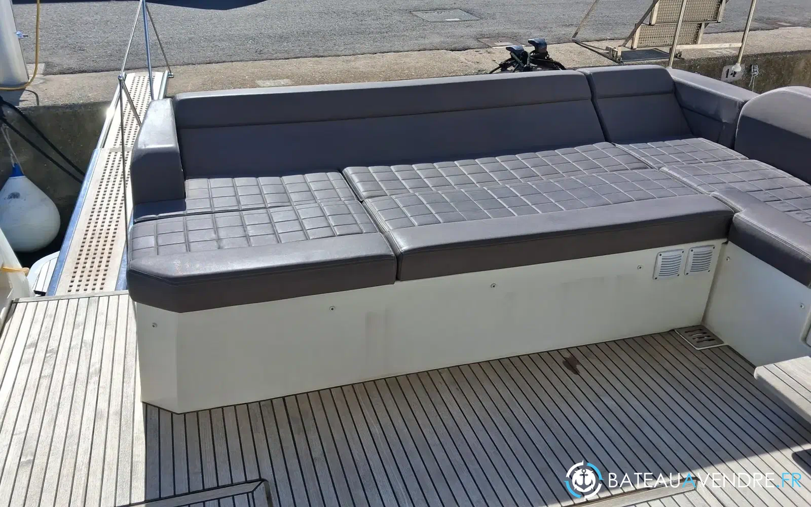 slider 6 Prestige Yachts 520 Fly