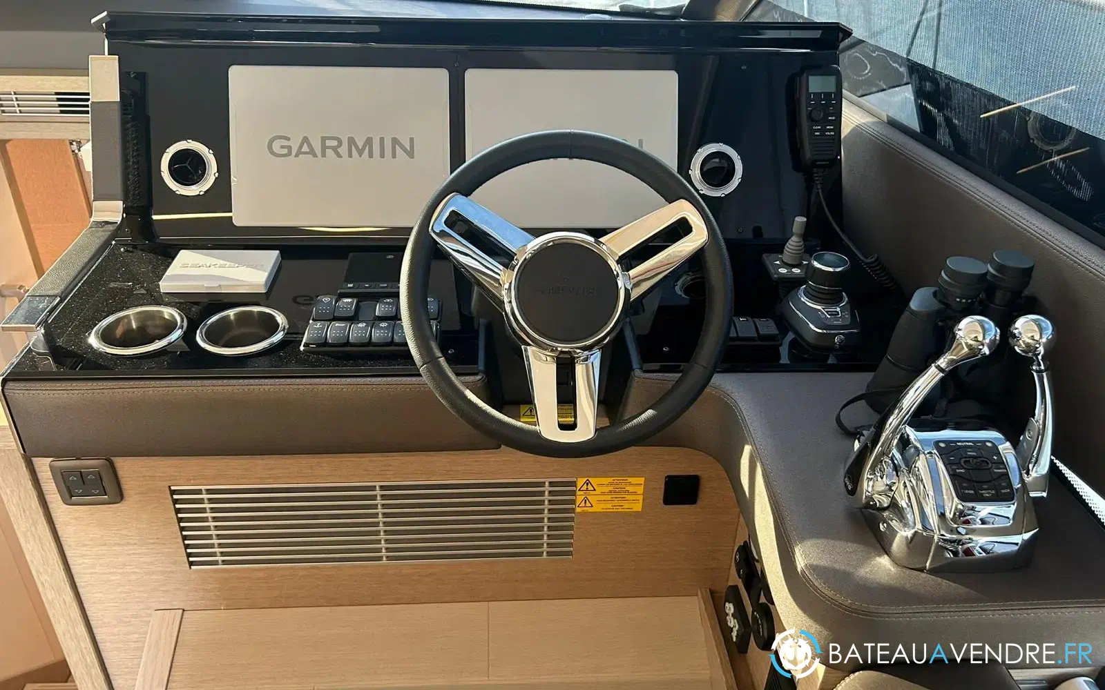 slider 24 Prestige Yachts 590 Fly
