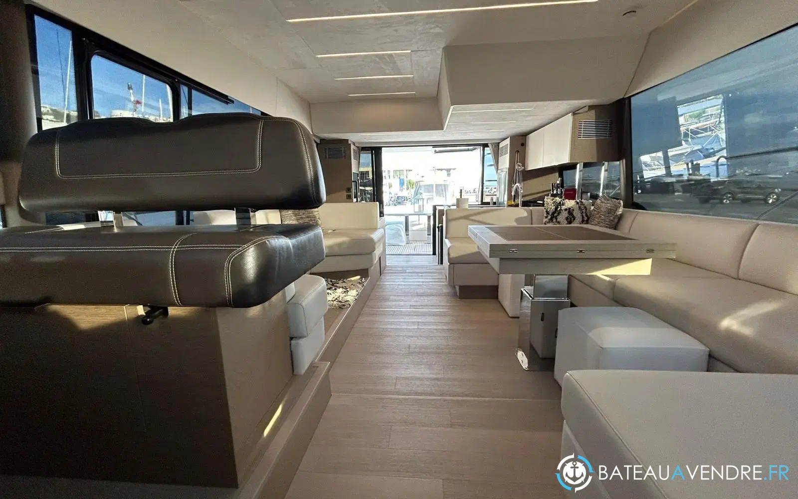 slider 29 Prestige Yachts 590 Fly