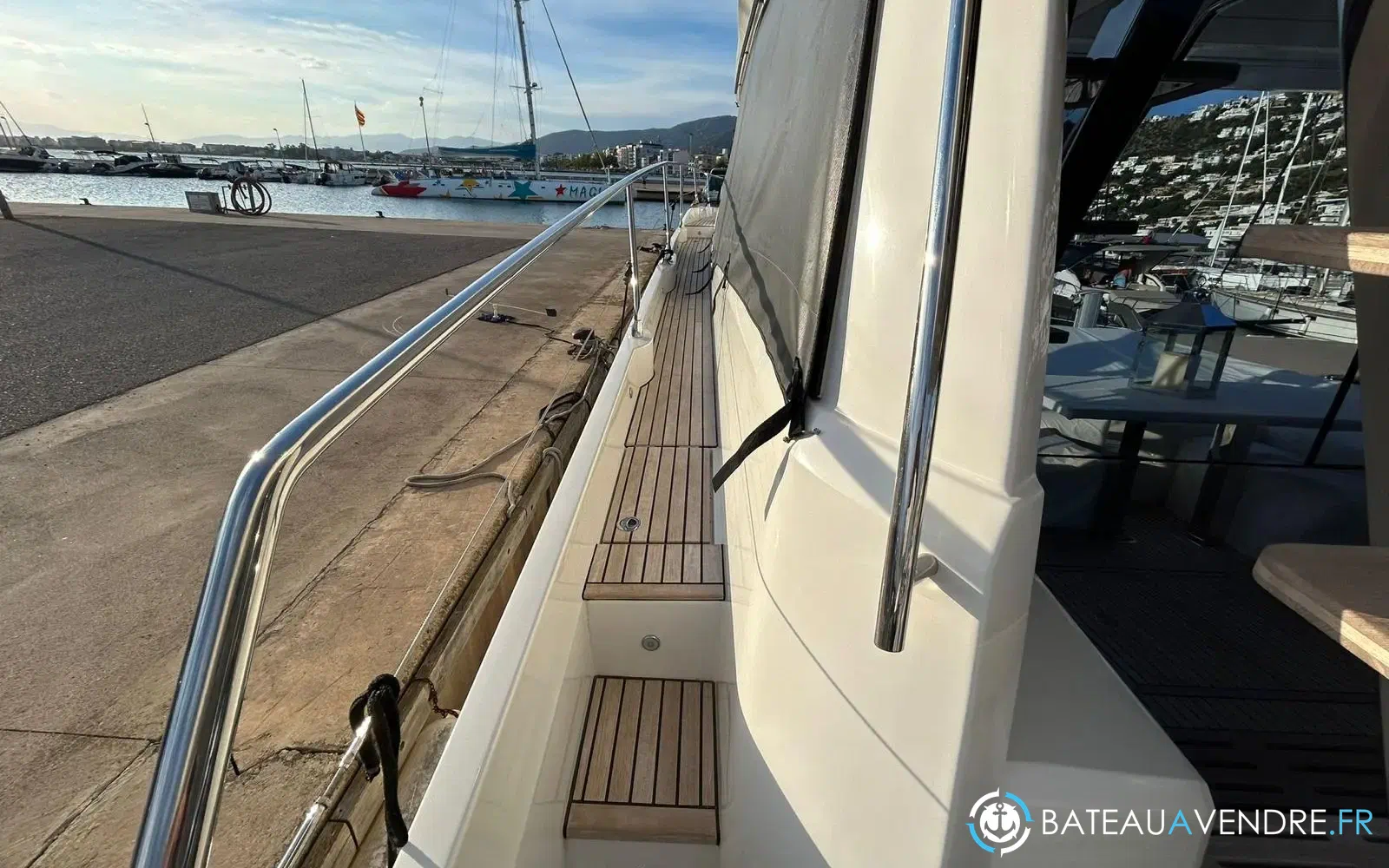 slider 7 Prestige Yachts 590 Fly