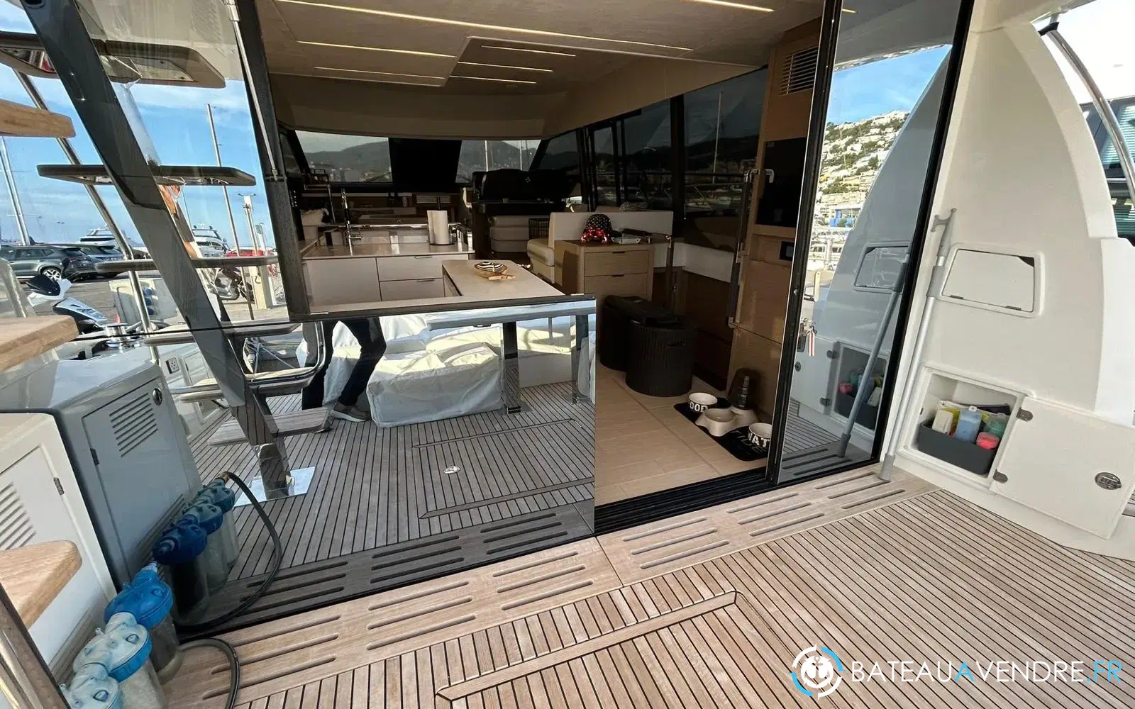 slider 9 Prestige Yachts 590 Fly