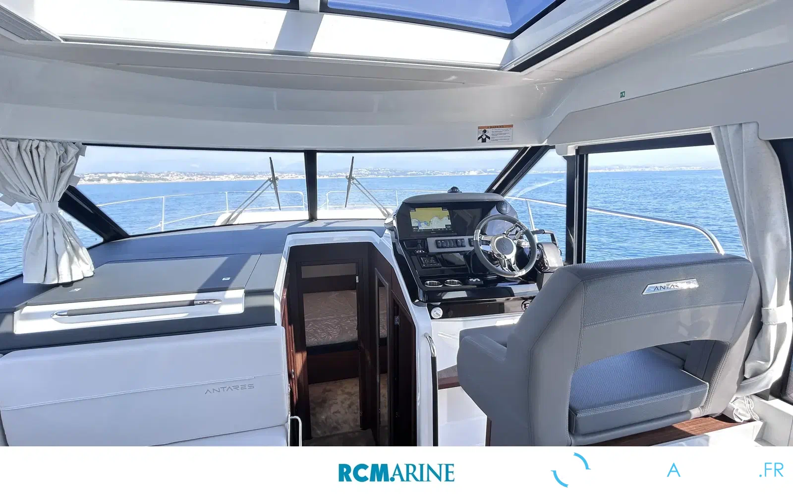 slider 9 Beneteau Antares 12