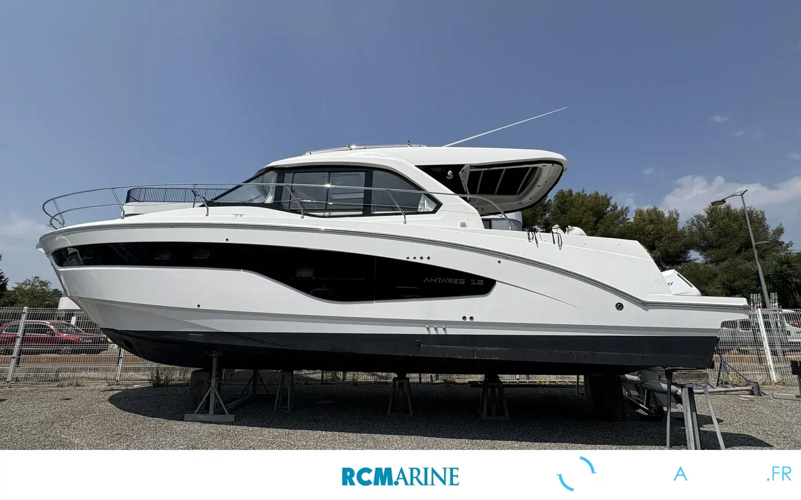 slider 2 Beneteau Antares 12