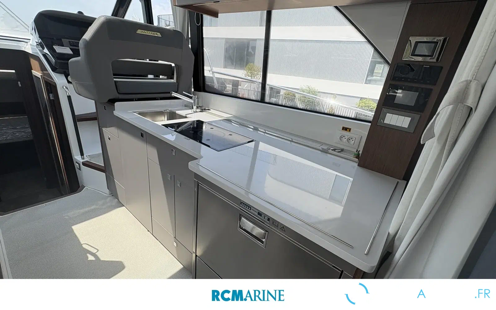 slider 31 Beneteau Antares 12