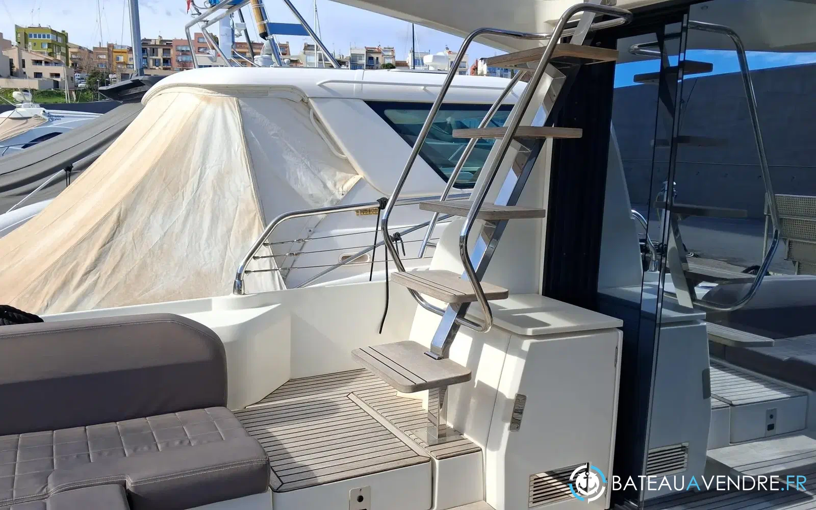 slider 11 Prestige Yachts 520 Fly