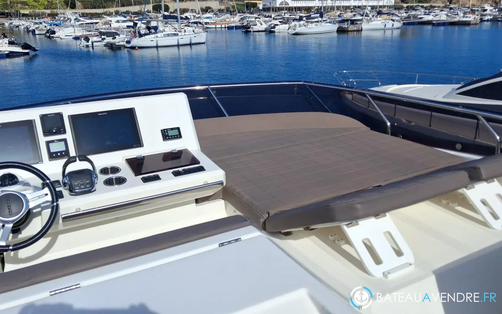 slider 15 Prestige Yachts 520 Fly