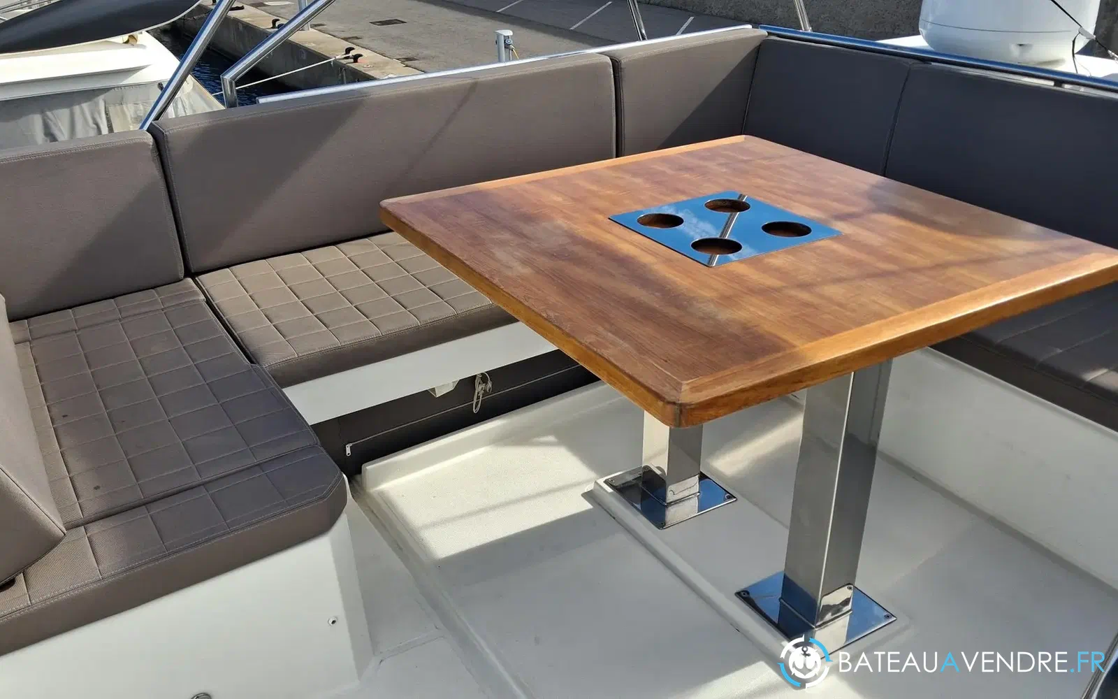slider 16 Prestige Yachts 520 Fly