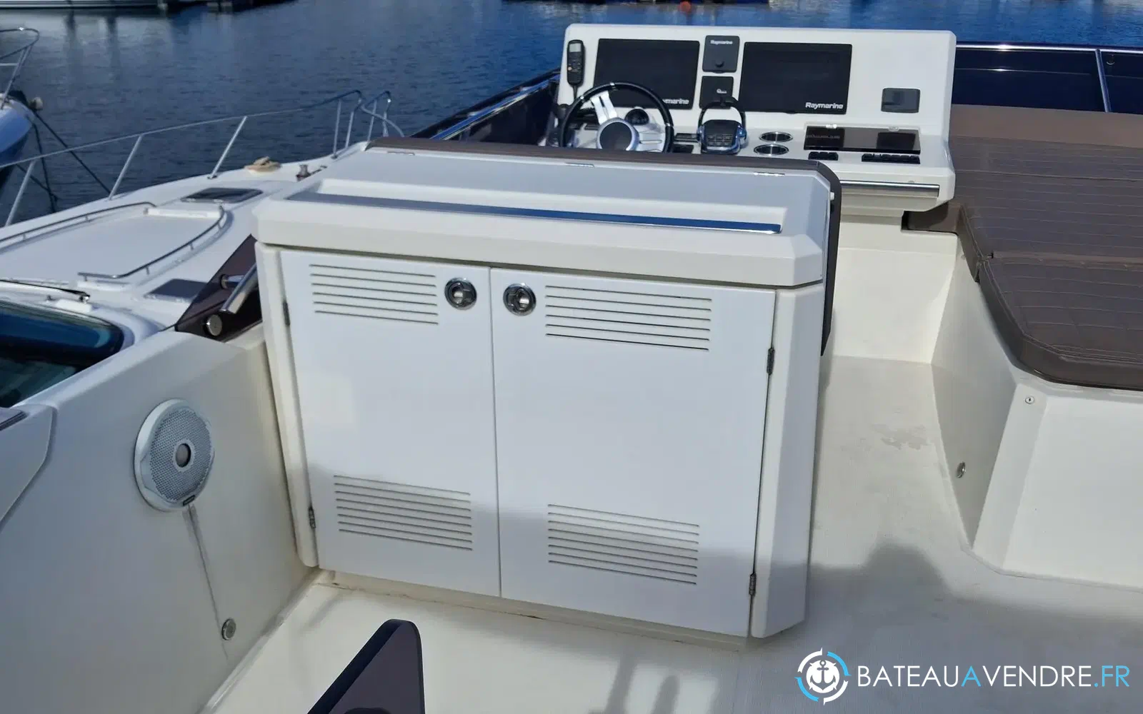 slider 18 Prestige Yachts 520 Fly