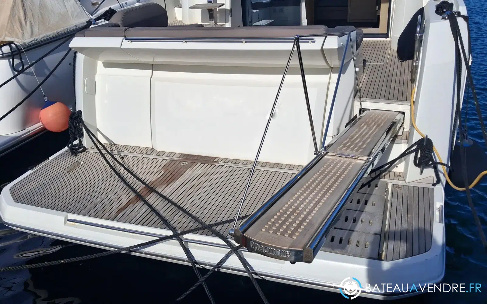 slider 4 Prestige Yachts 520 Fly
