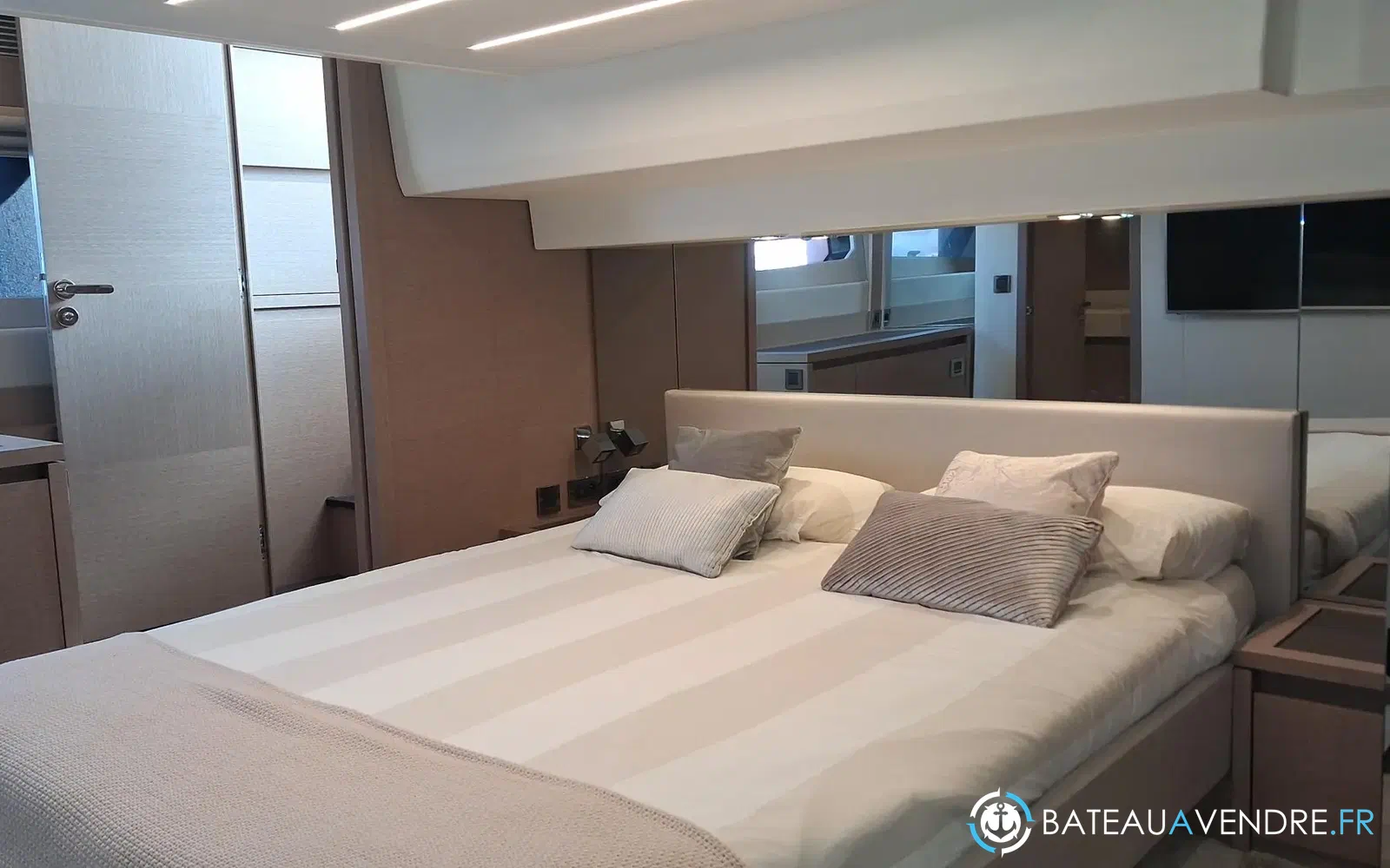 slider 69 Prestige Yachts 520 Fly