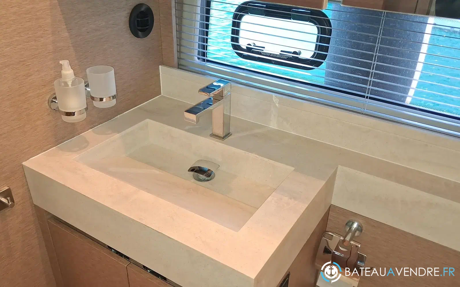 slider 86 Prestige Yachts 520 Fly