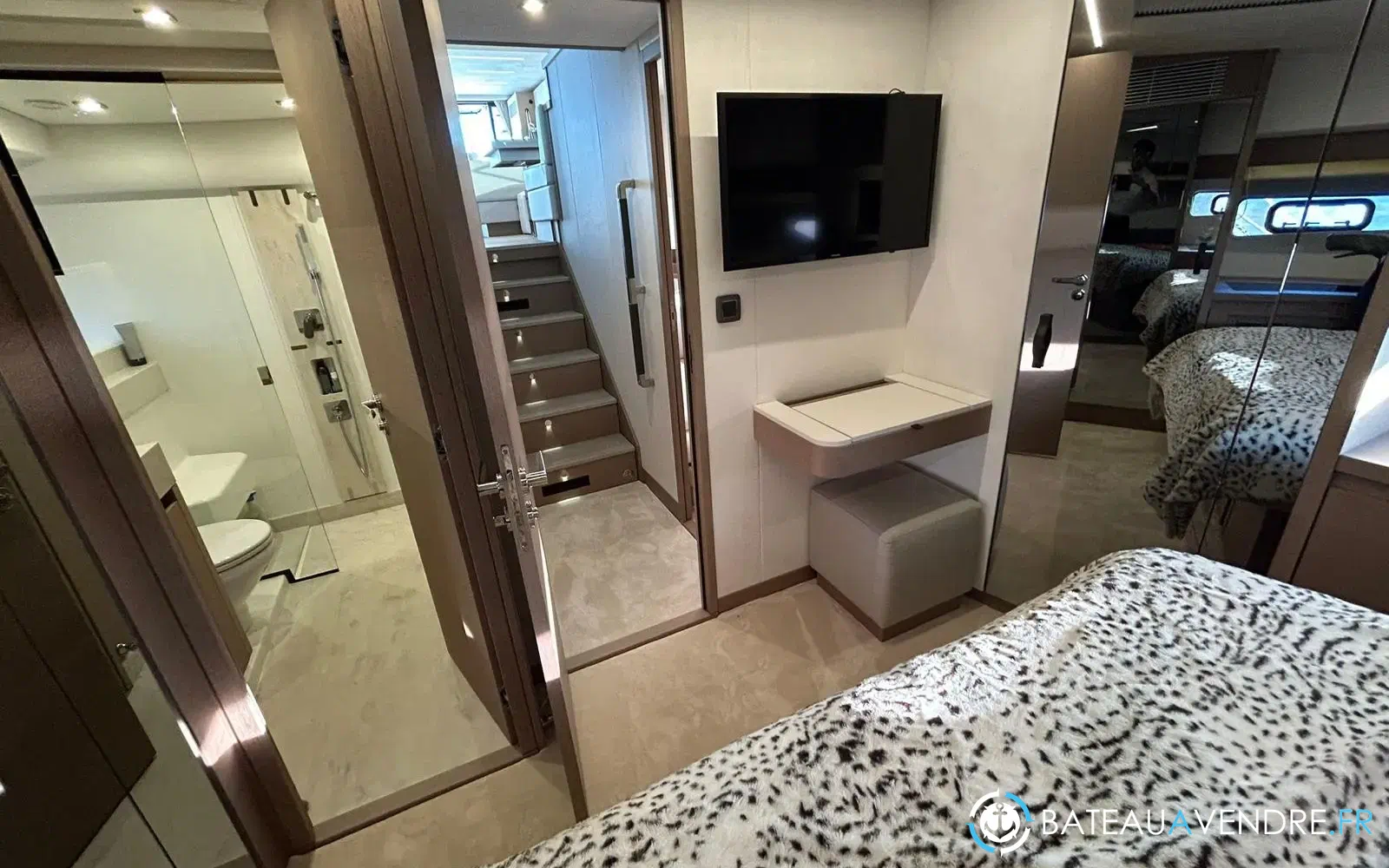 slider 22 Prestige Yachts 590 Fly