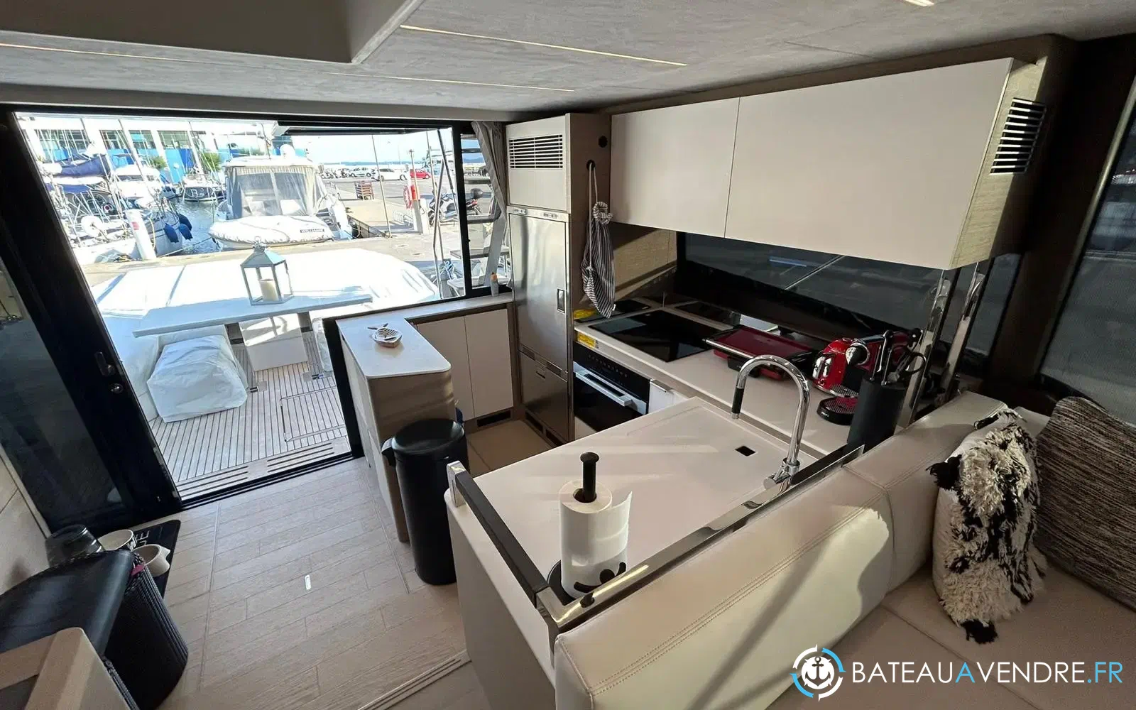 slider 8 Prestige Yachts 590 Fly