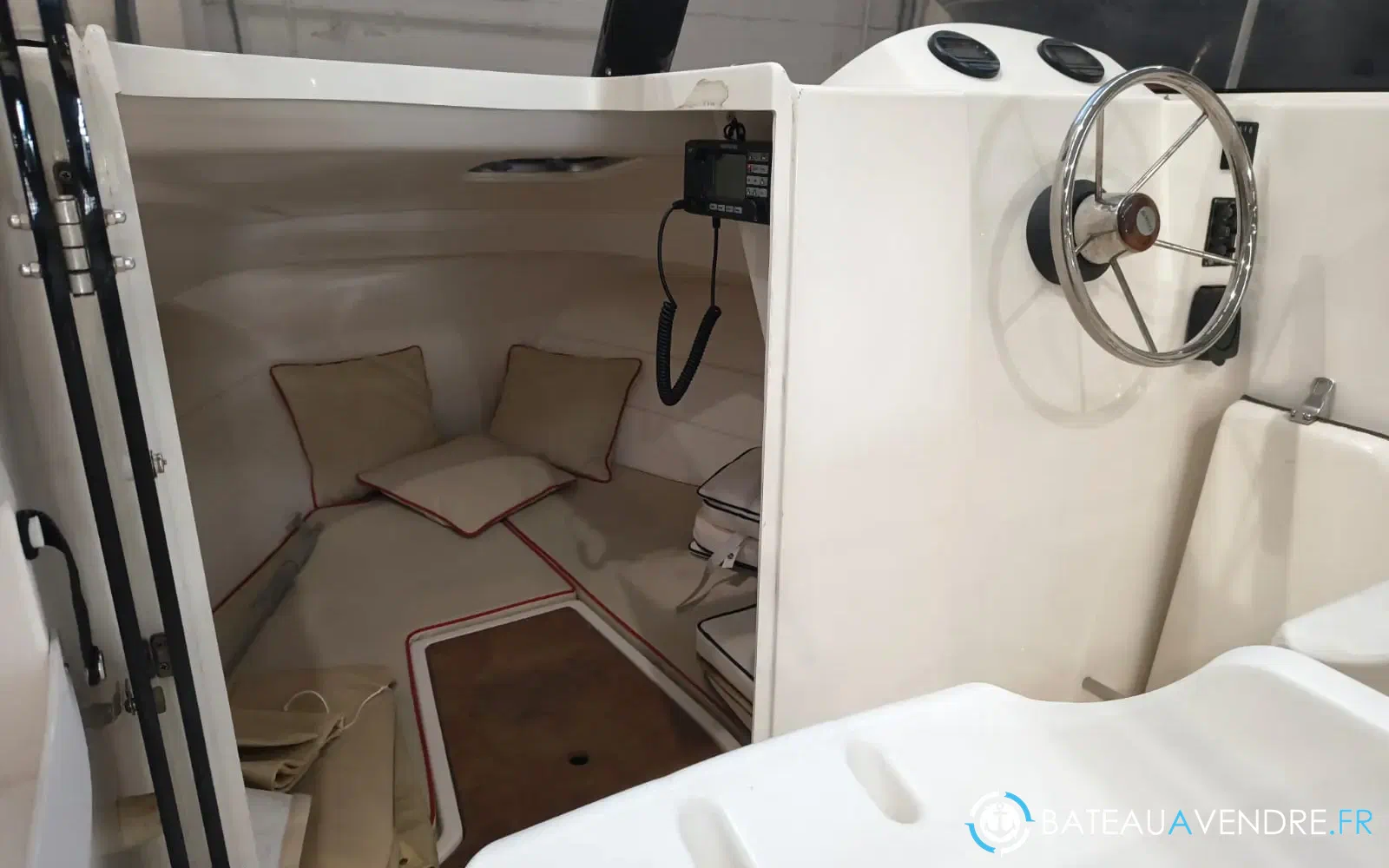 slider 1 Sirius 560 Cabin