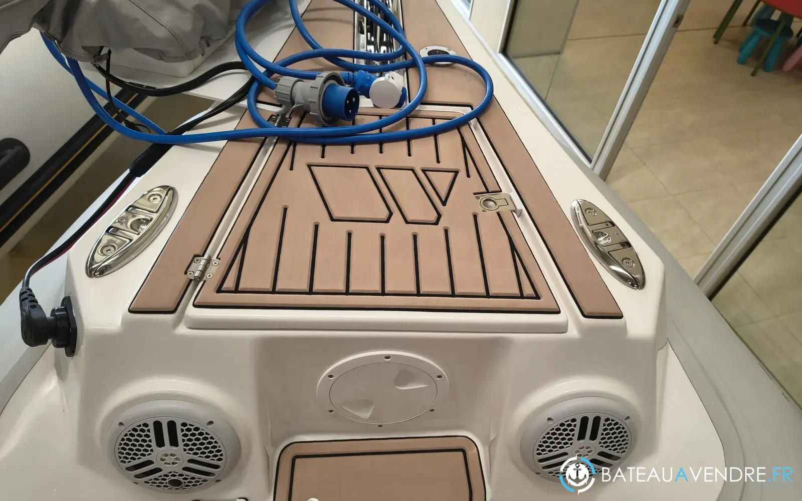 slider 8 Tiger Marine 740 Proline