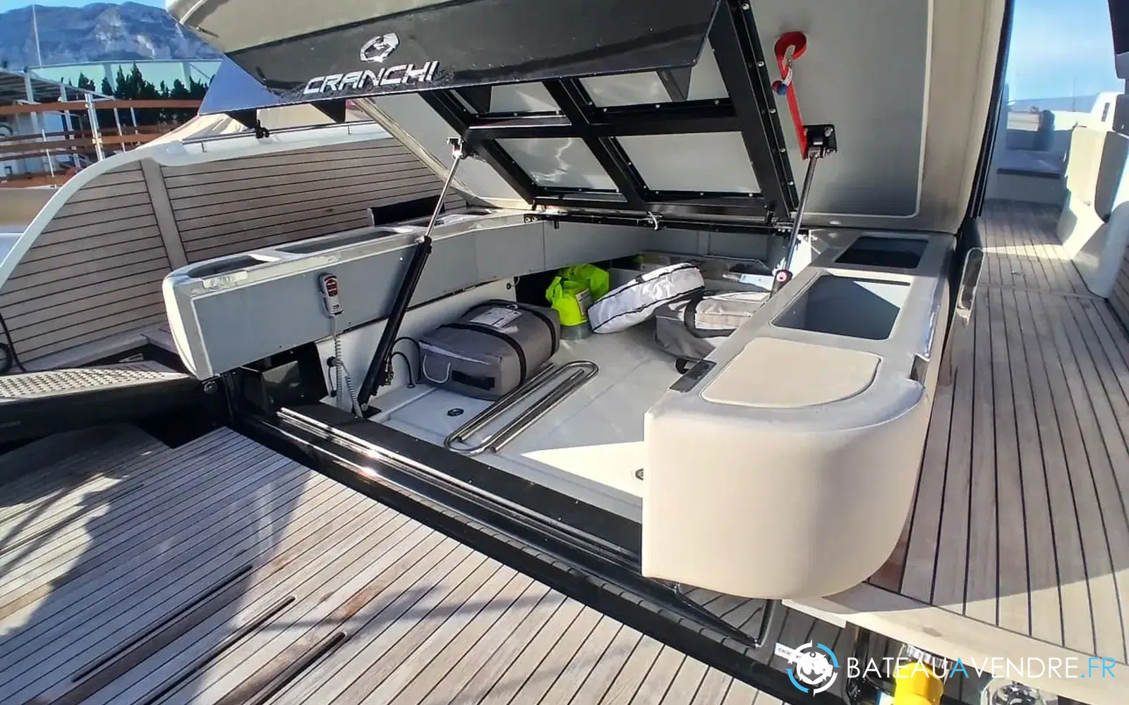 slider 11 Cranchi A46 Luxury Tender