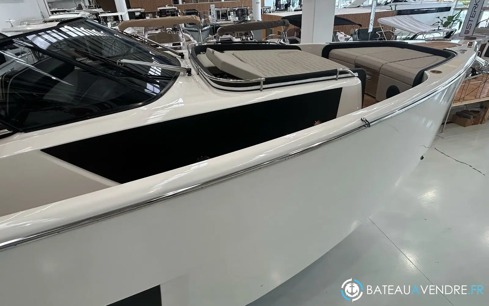 slider 5 Cranchi A46 Luxury Tender