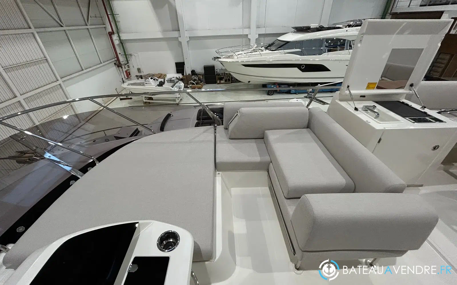 slider 7 Prestige Yachts F4.9