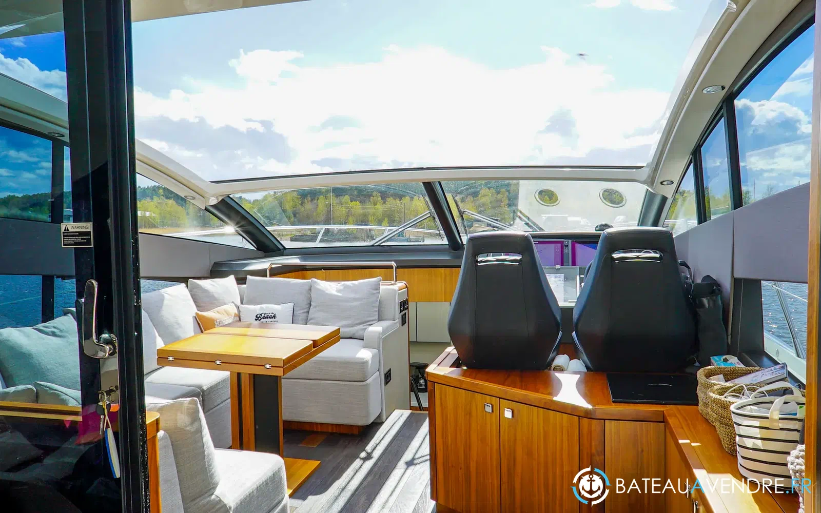 slider 11 Sunseeker Predator 57