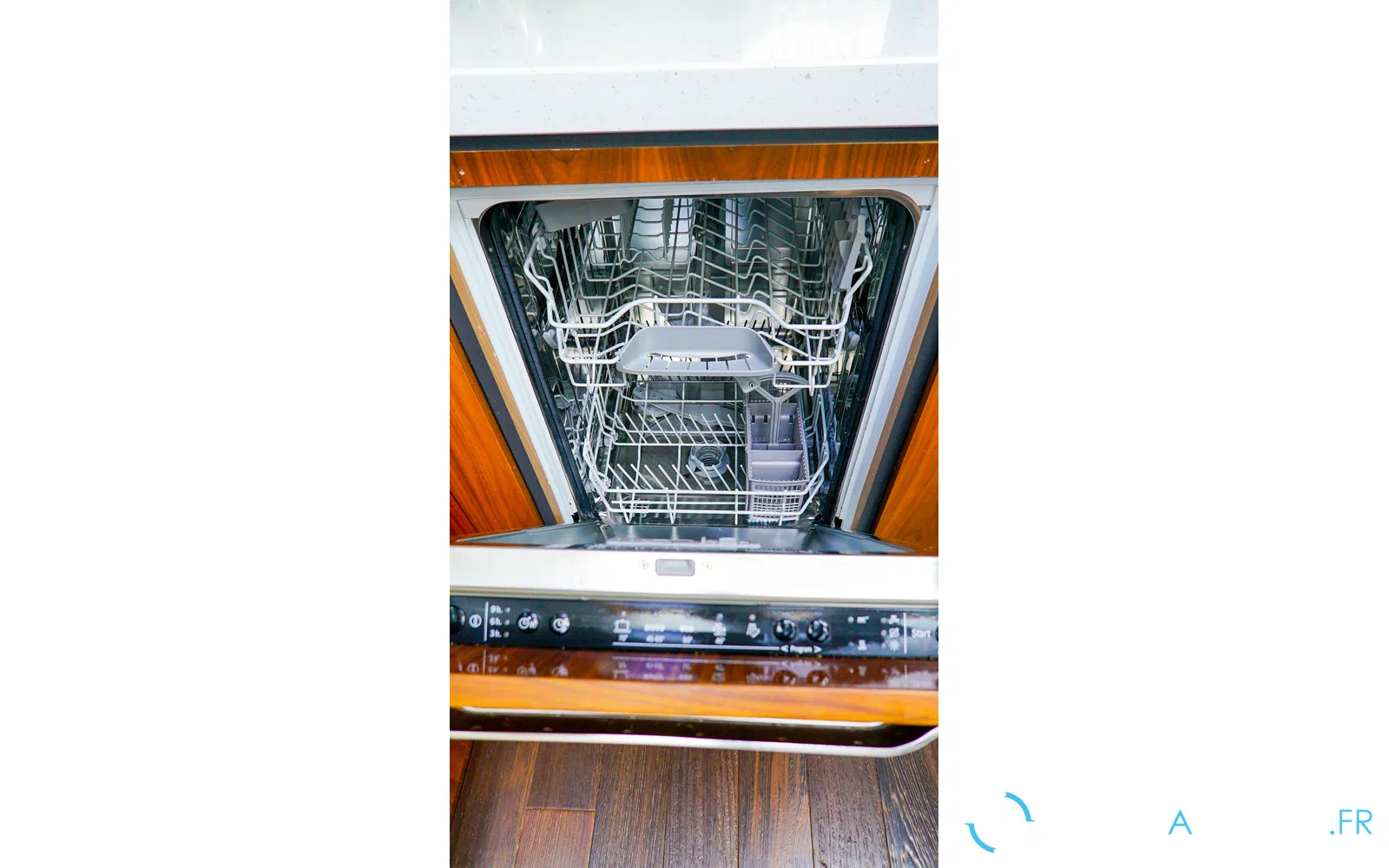slider 19 Sunseeker Predator 57