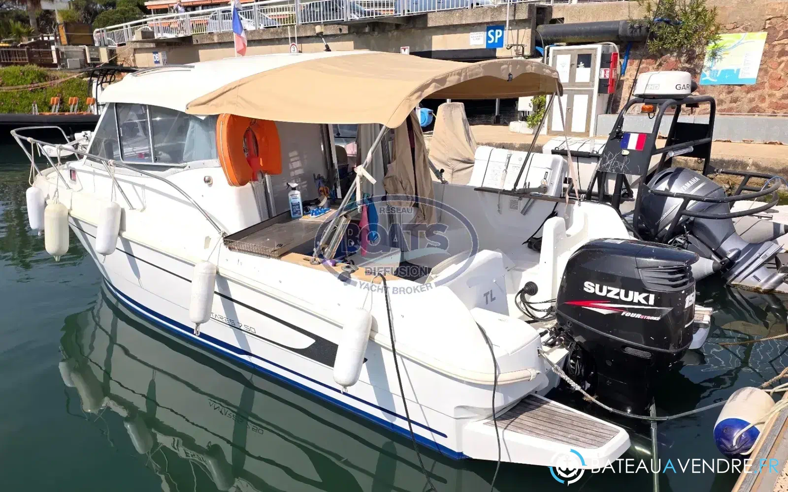slider 1 Beneteau Antares 750 HB